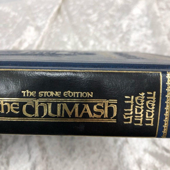 The Stone Edition Chumash Torah Haftaros & Five Megillos W/ Commentary Bilingual - Picture 5 of 9